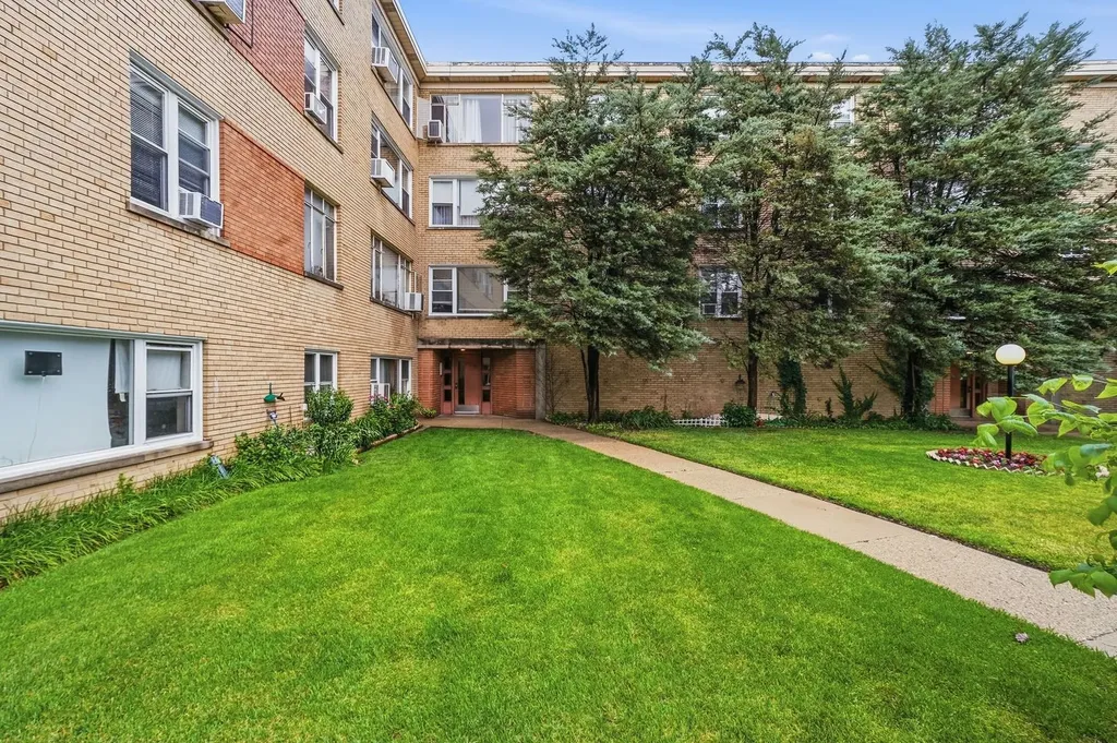 6031 North Damen Avenue Chicago IL 60659