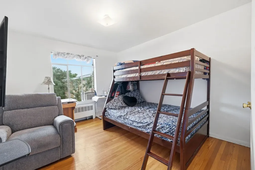 6031 North Damen Avenue Chicago IL 60659