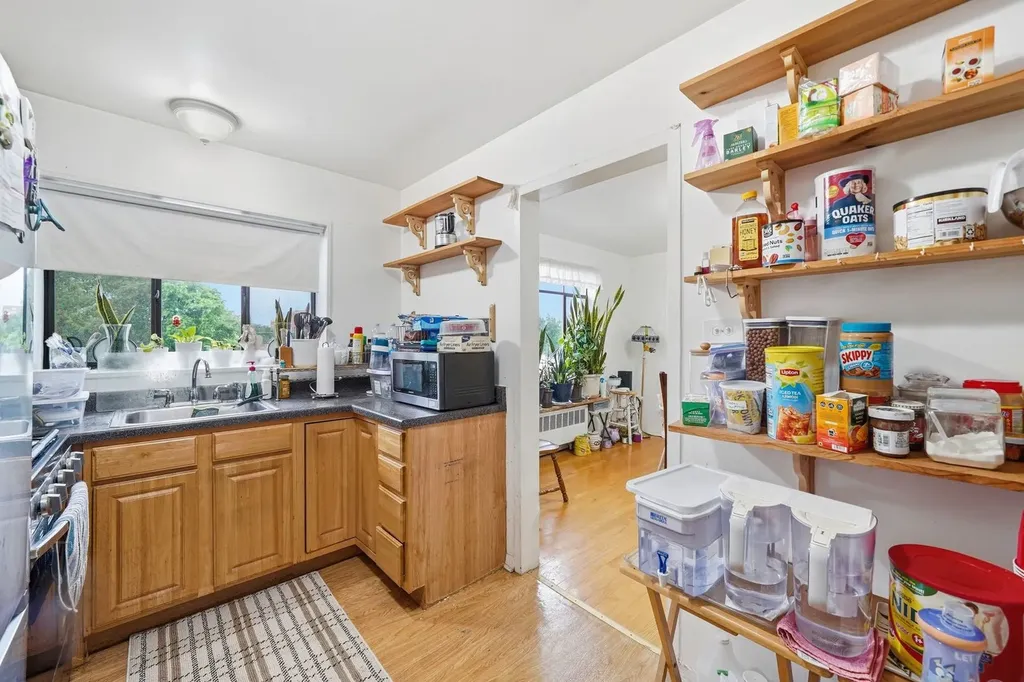 6031 North Damen Avenue Chicago IL 60659