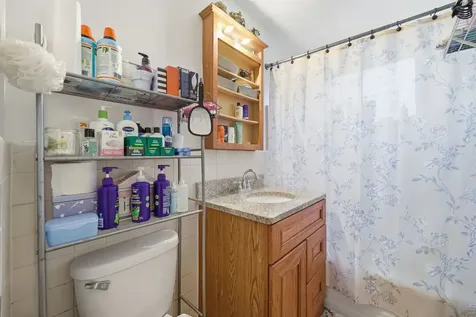 6031 North Damen Avenue Chicago IL 60659
