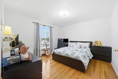 6031 North Damen Avenue Chicago IL 60659