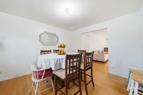 6031 North Damen Avenue Chicago IL 60659