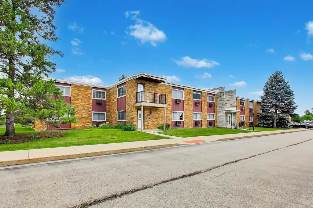 1313 South Rebecca Road Lombard IL 60148