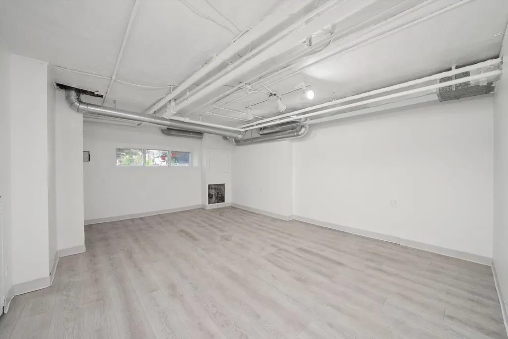 7806 South Cregier Avenue Chicago IL 60649