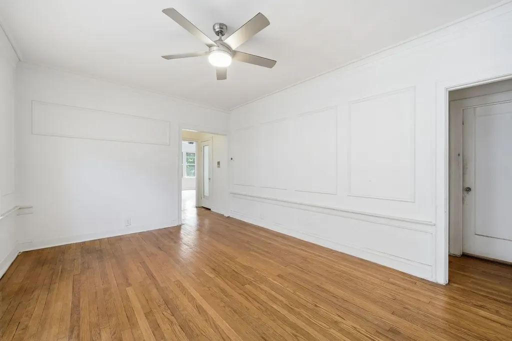 7806 South Cregier Avenue Chicago IL 60649
