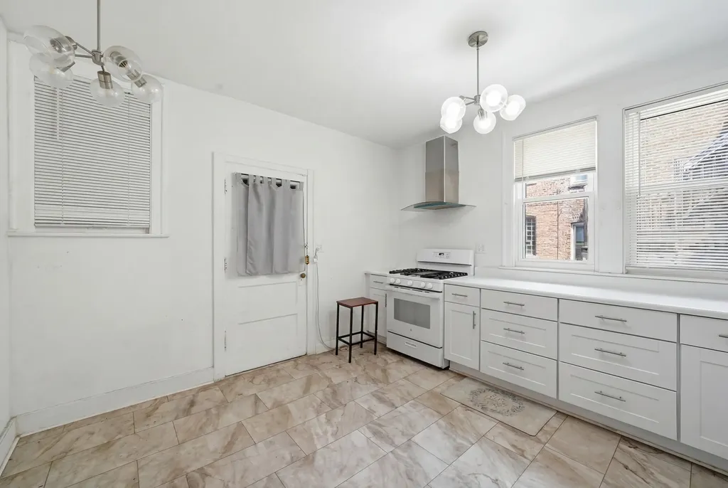 7806 South Cregier Avenue Chicago IL 60649