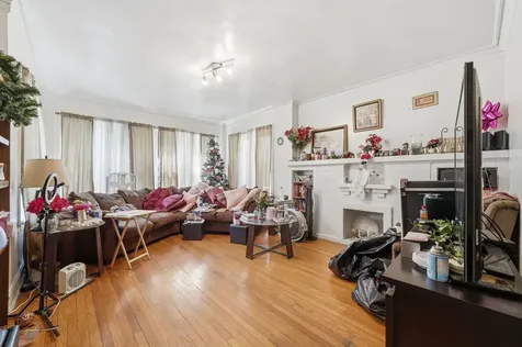 7806 South Cregier Avenue Chicago IL 60649