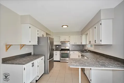 2n314 Euclid Avenue Glen Ellyn IL 60137