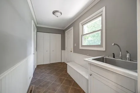 2218 North Williamsburg Street Arlington Heights IL 60004