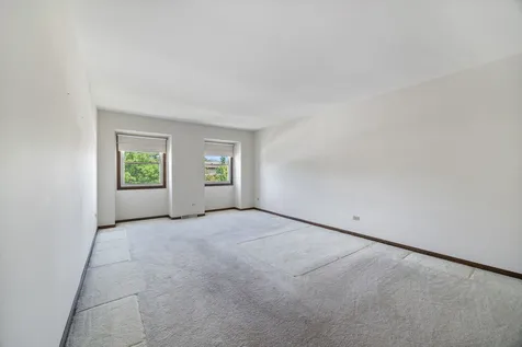 2218 North Williamsburg Street Arlington Heights IL 60004