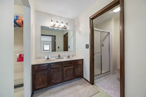 2218 North Williamsburg Street Arlington Heights IL 60004