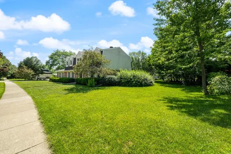2218 North Williamsburg Street Arlington Heights IL 60004