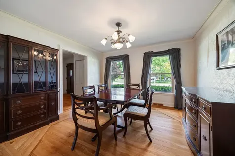 2218 North Williamsburg Street Arlington Heights IL 60004