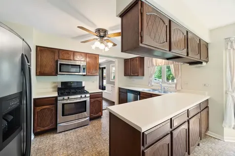 2218 North Williamsburg Street Arlington Heights IL 60004