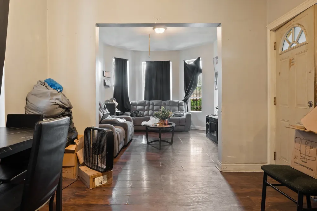 7123 South Green Street Chicago IL 60621