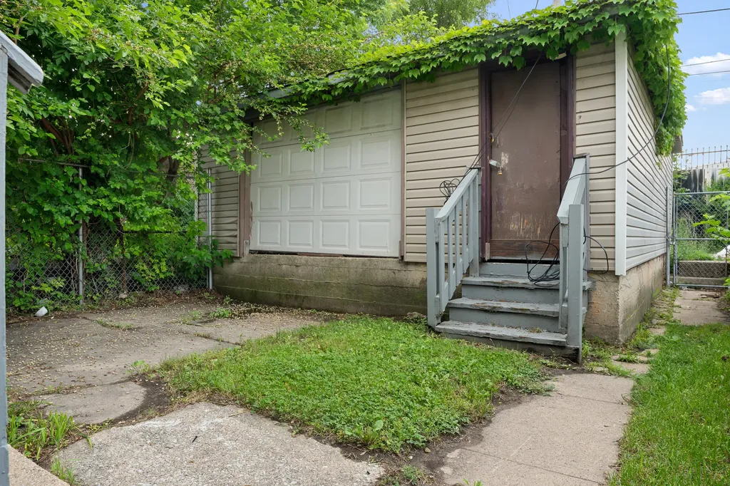 7123 South Green Street Chicago IL 60621