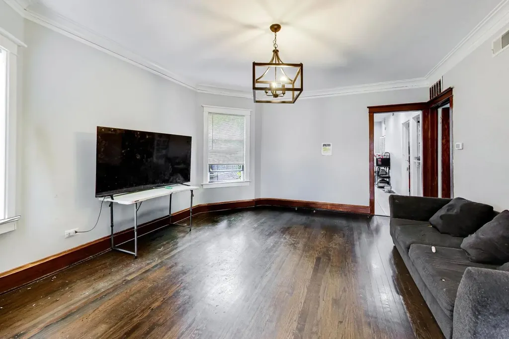 1218 North Mason Avenue Chicago IL 60651