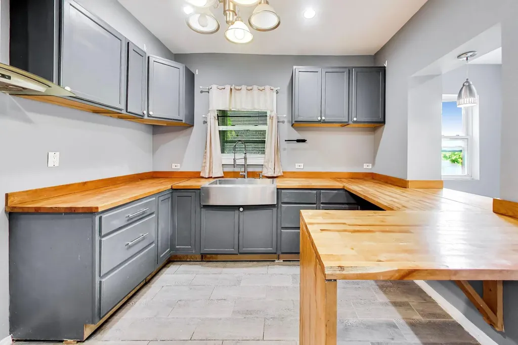 1218 North Mason Avenue Chicago IL 60651
