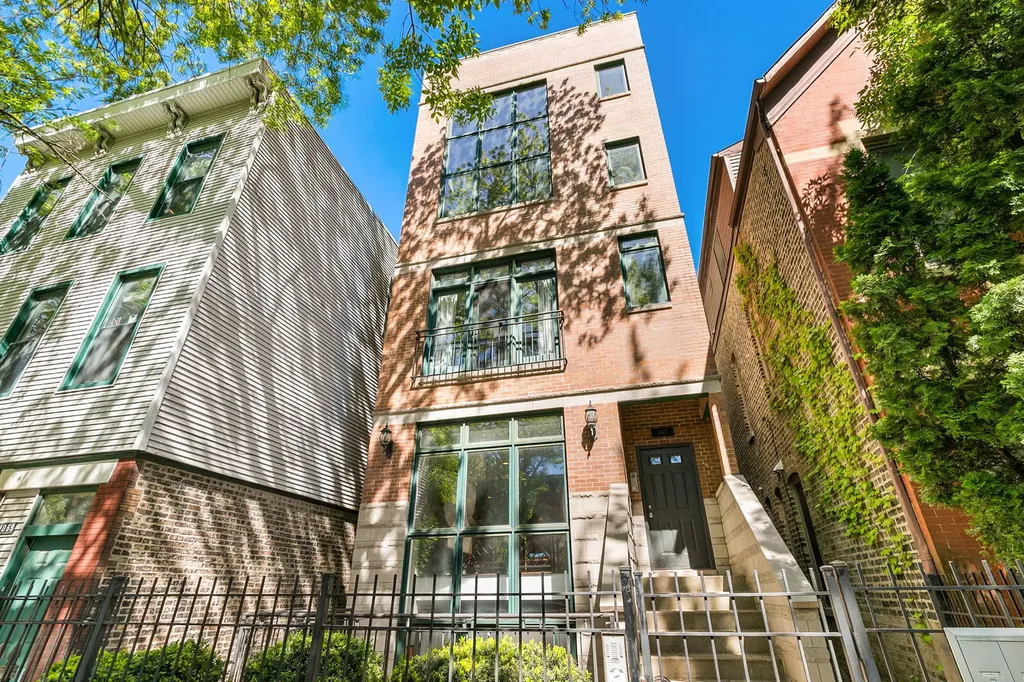 1067 North Hermitage Avenue Chicago IL 60622