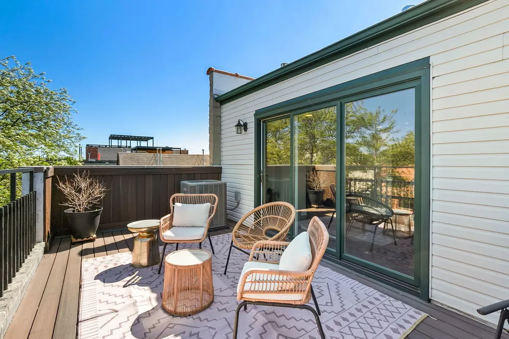 1067 North Hermitage Avenue Chicago IL 60622