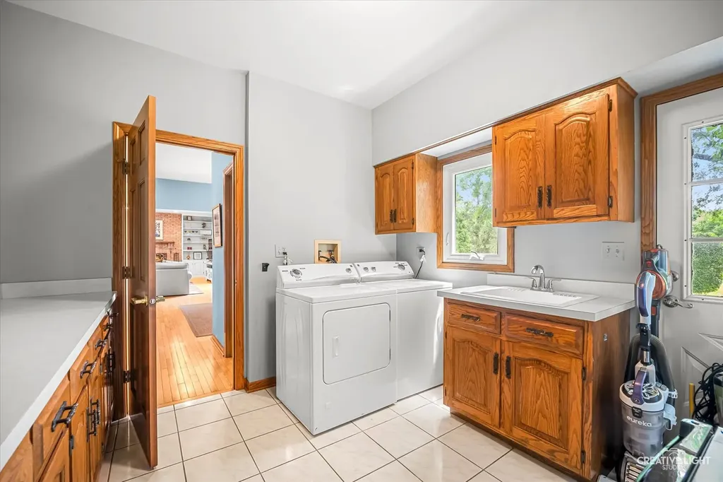 1N211 Coventry Drive Carol Stream IL 60188