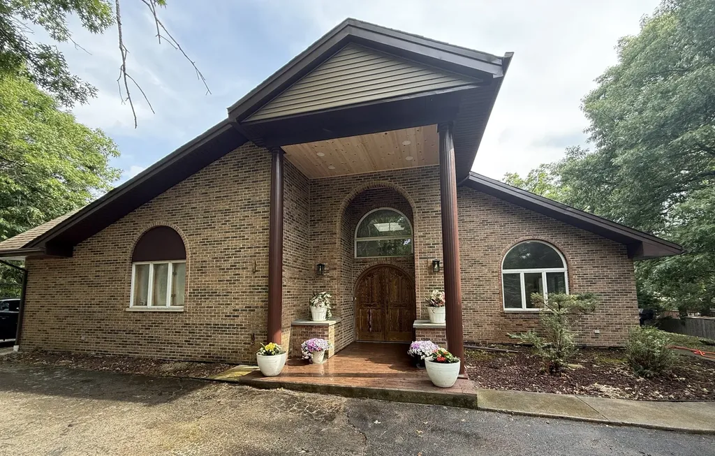 8951 West 99th Street Palos Hills IL 60465