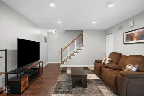 322 Fairchild Court Bloomingdale IL 60108