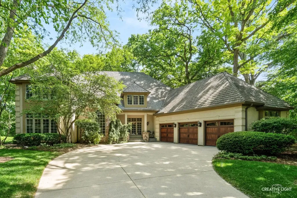 1585 Woodcrest Court Aurora IL 60502