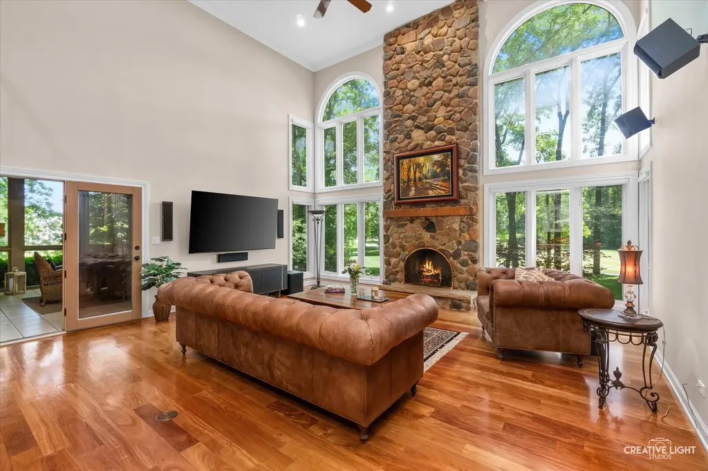1585 Woodcrest Court Aurora IL 60502