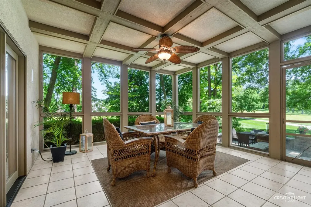 1585 Woodcrest Court Aurora IL 60502