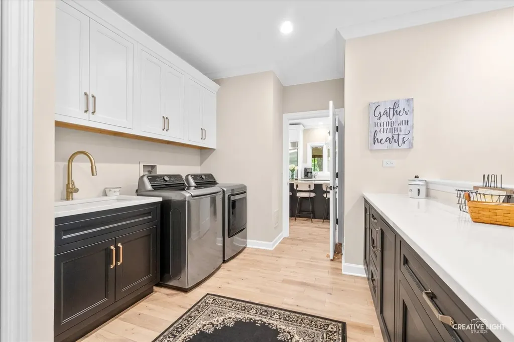 1585 Woodcrest Court Aurora IL 60502