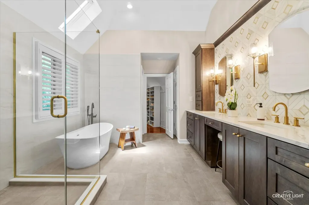 1585 Woodcrest Court Aurora IL 60502