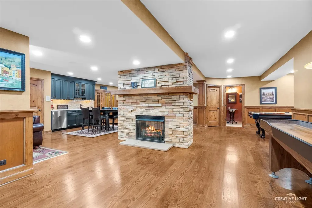 1585 Woodcrest Court Aurora IL 60502