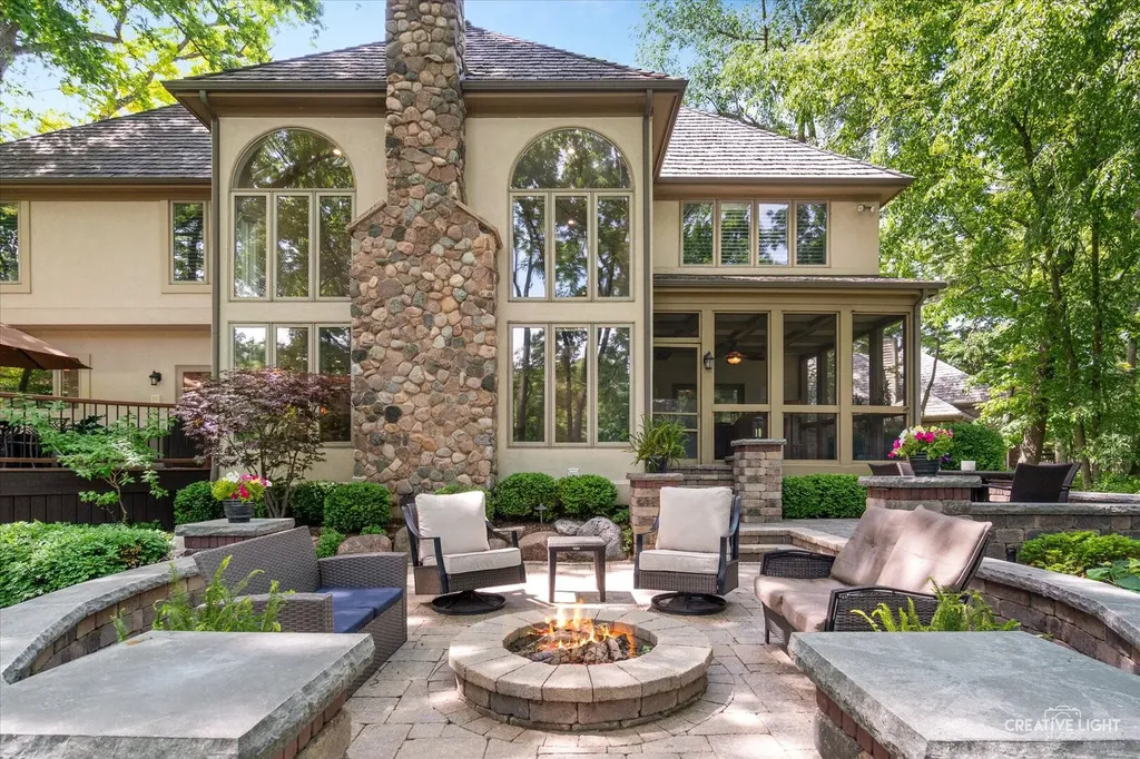 1585 Woodcrest Court Aurora IL 60502