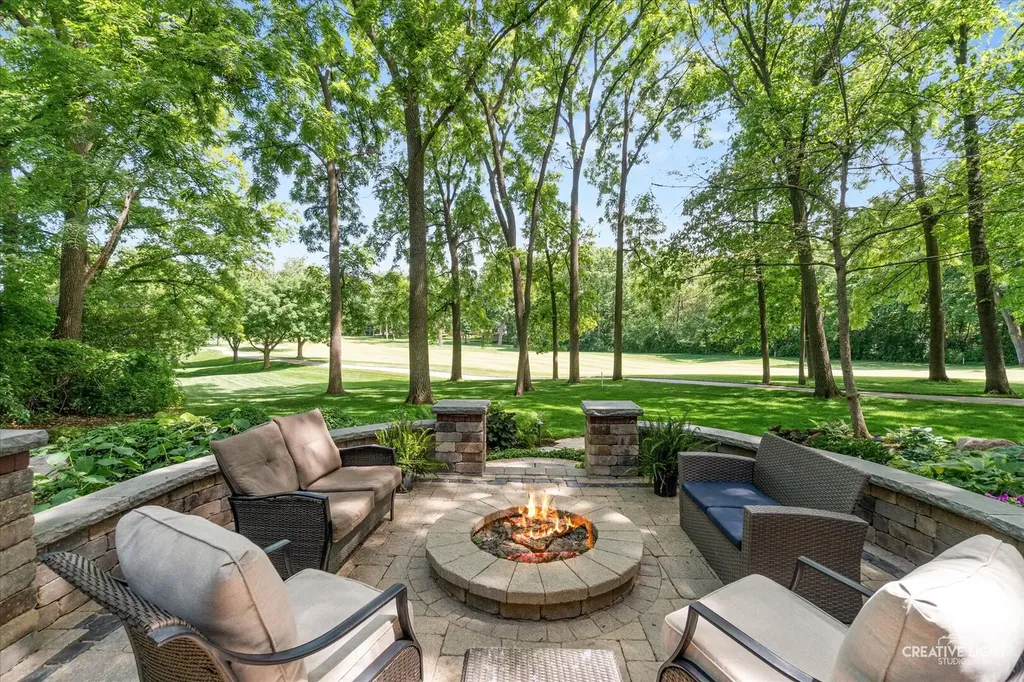 1585 Woodcrest Court Aurora IL 60502