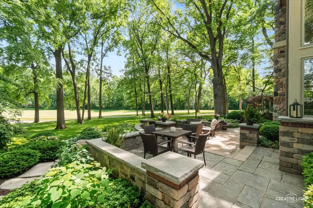 1585 Woodcrest Court Aurora IL 60502