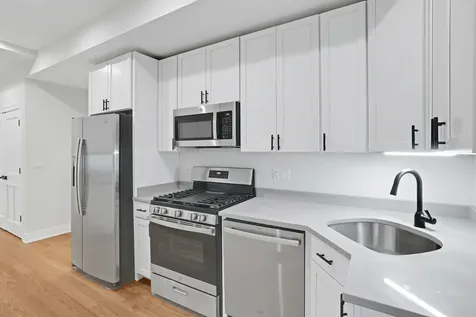 1055 West Pratt Boulevard Chicago IL 60626