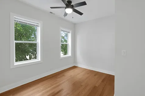 1055 West Pratt Boulevard Chicago IL 60626