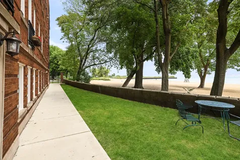 1055 West Pratt Boulevard Chicago IL 60626