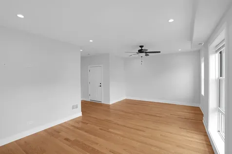 1055 West Pratt Boulevard Chicago IL 60626
