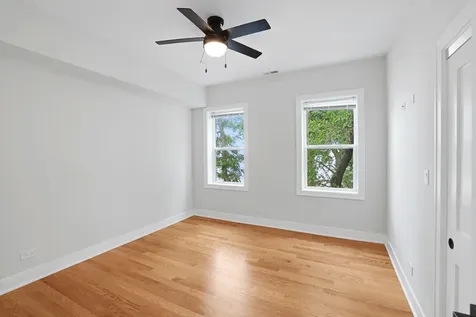 1055 West Pratt Boulevard Chicago IL 60626
