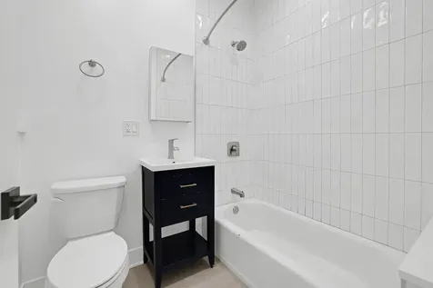 1055 West Pratt Boulevard Chicago IL 60626