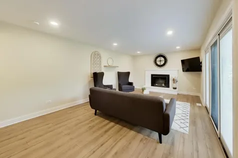 2003 East Lillian Lane Arlington Heights IL 60004