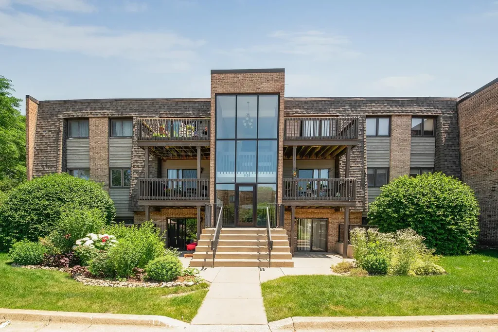1420 Stonebridge Circle Wheaton IL 60189