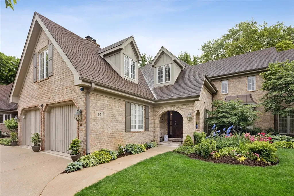 14 Tartan Ridge Road Burr Ridge IL 60527