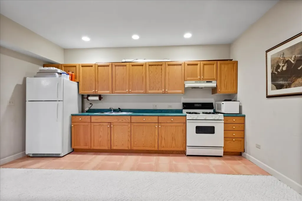 9035 Keystone Avenue Skokie IL 60076