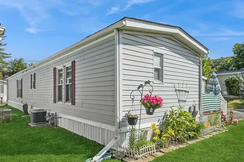 818 Oakbrook Drive Crystal Lake IL 60014