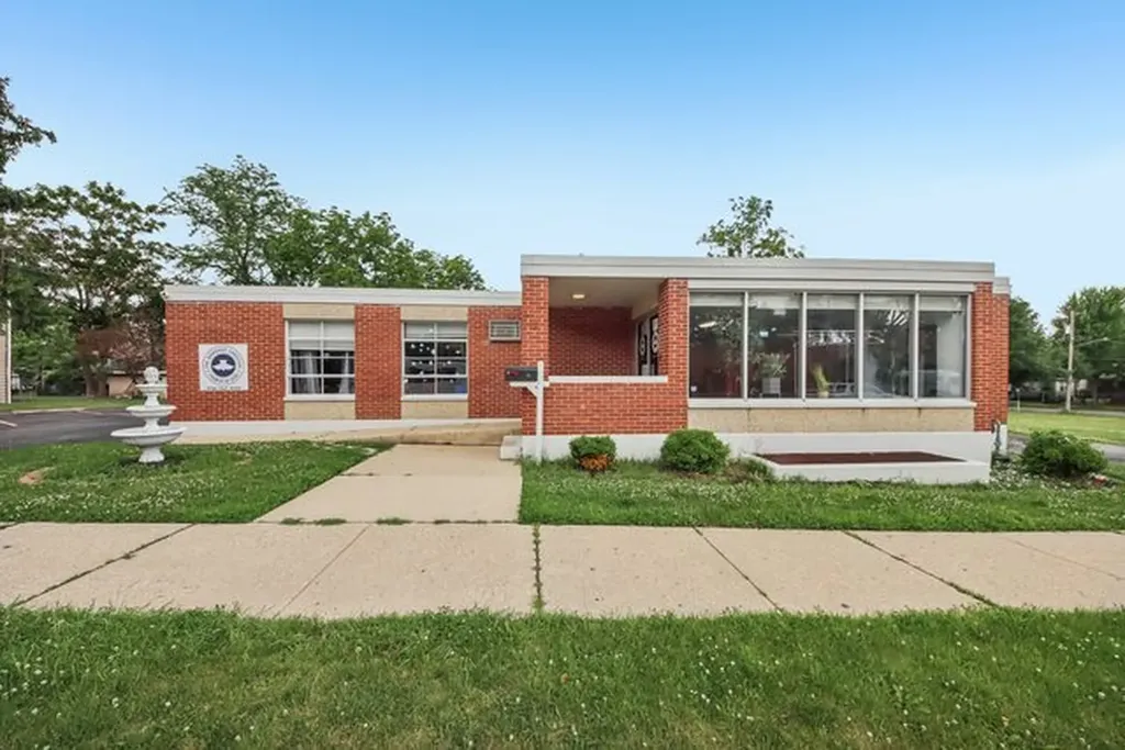 15 South East Avenue Aurora IL 60505