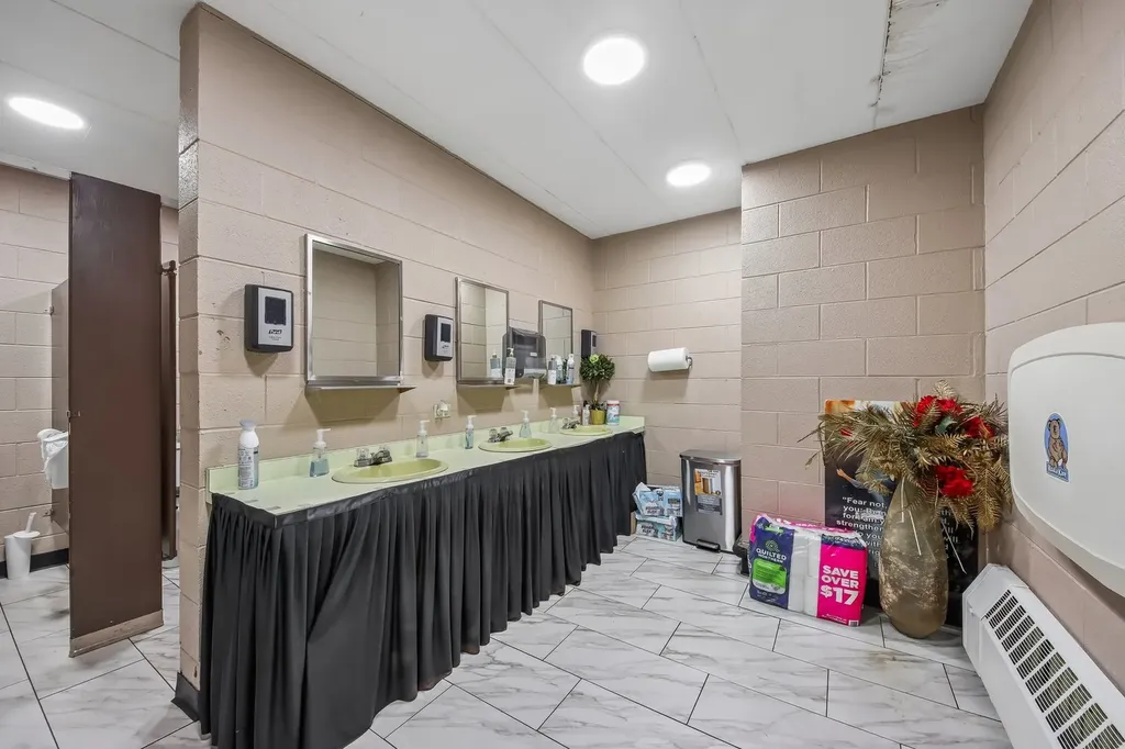 15 South East Avenue Aurora IL 60505