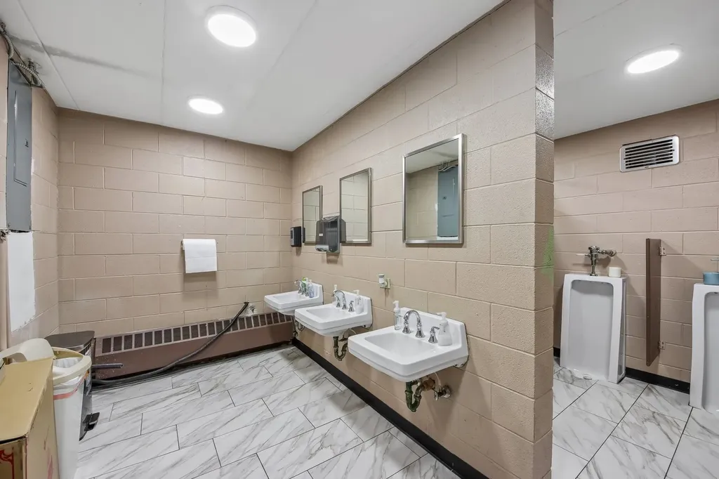 15 South East Avenue Aurora IL 60505